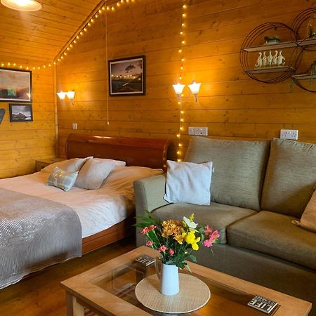 Cherry Cabin - Little Log Cabin In Wales Bettws Cedewain Esterno foto