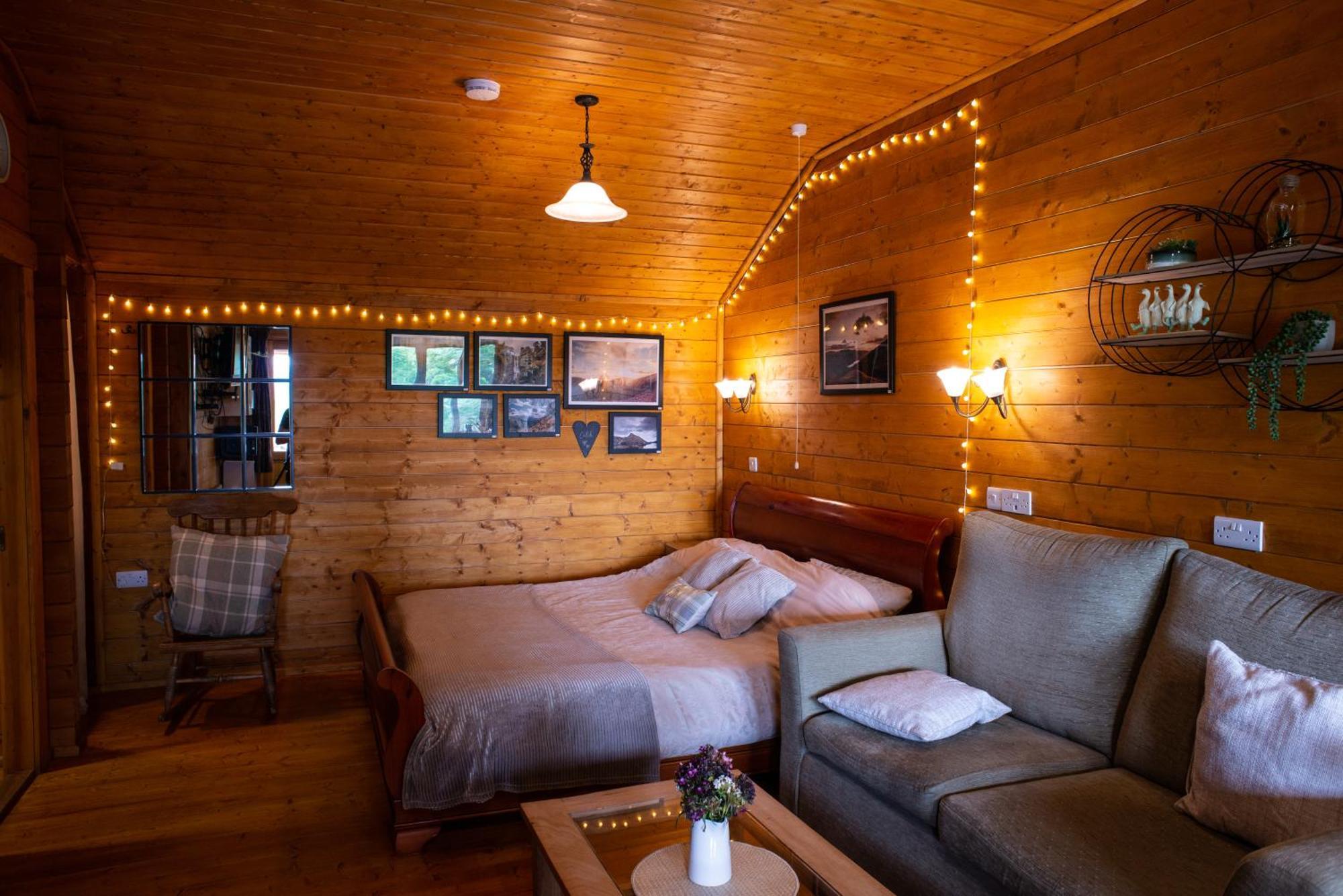 Cherry Cabin - Little Log Cabin In Wales Bettws Cedewain Esterno foto
