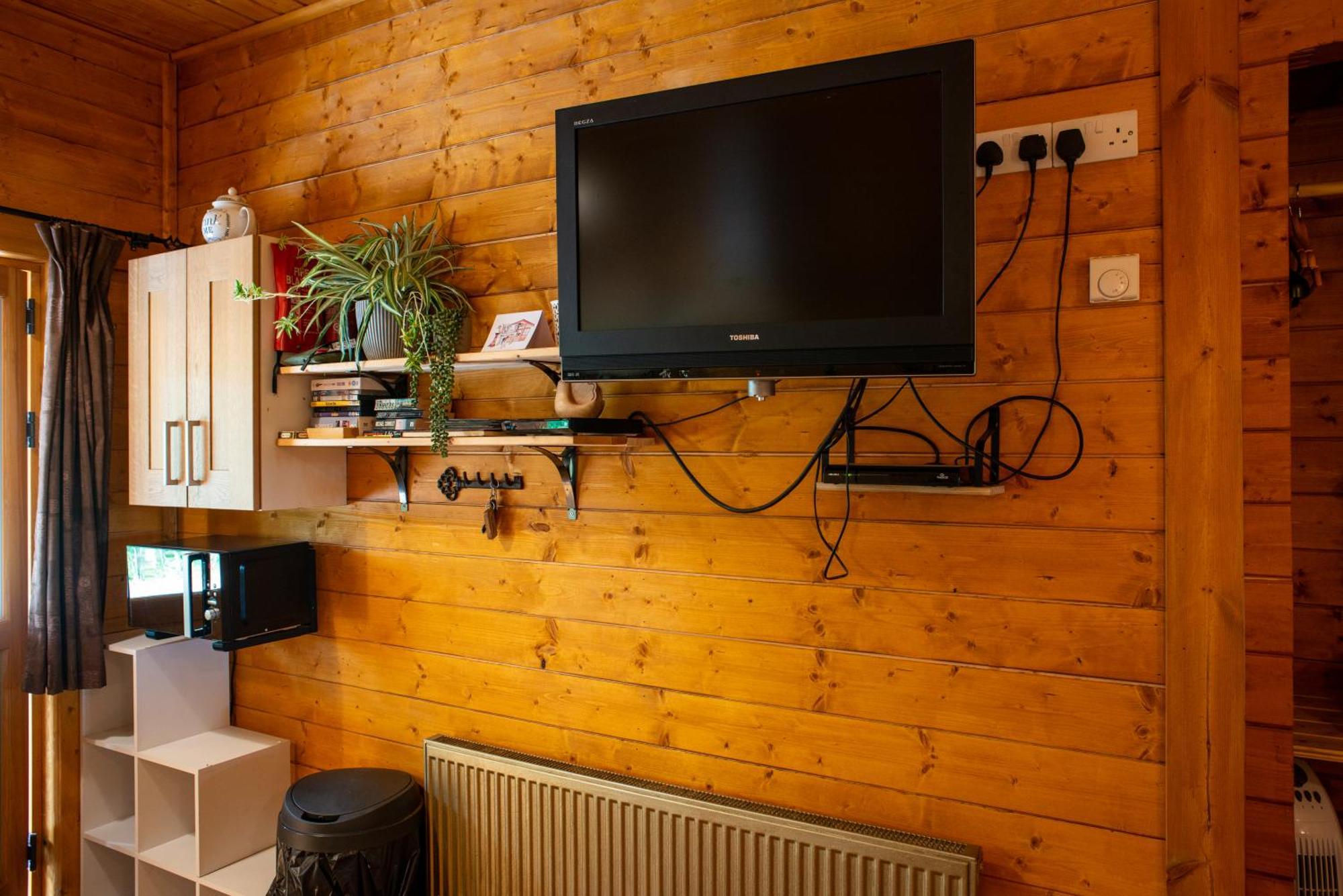 Cherry Cabin - Little Log Cabin In Wales Bettws Cedewain Esterno foto